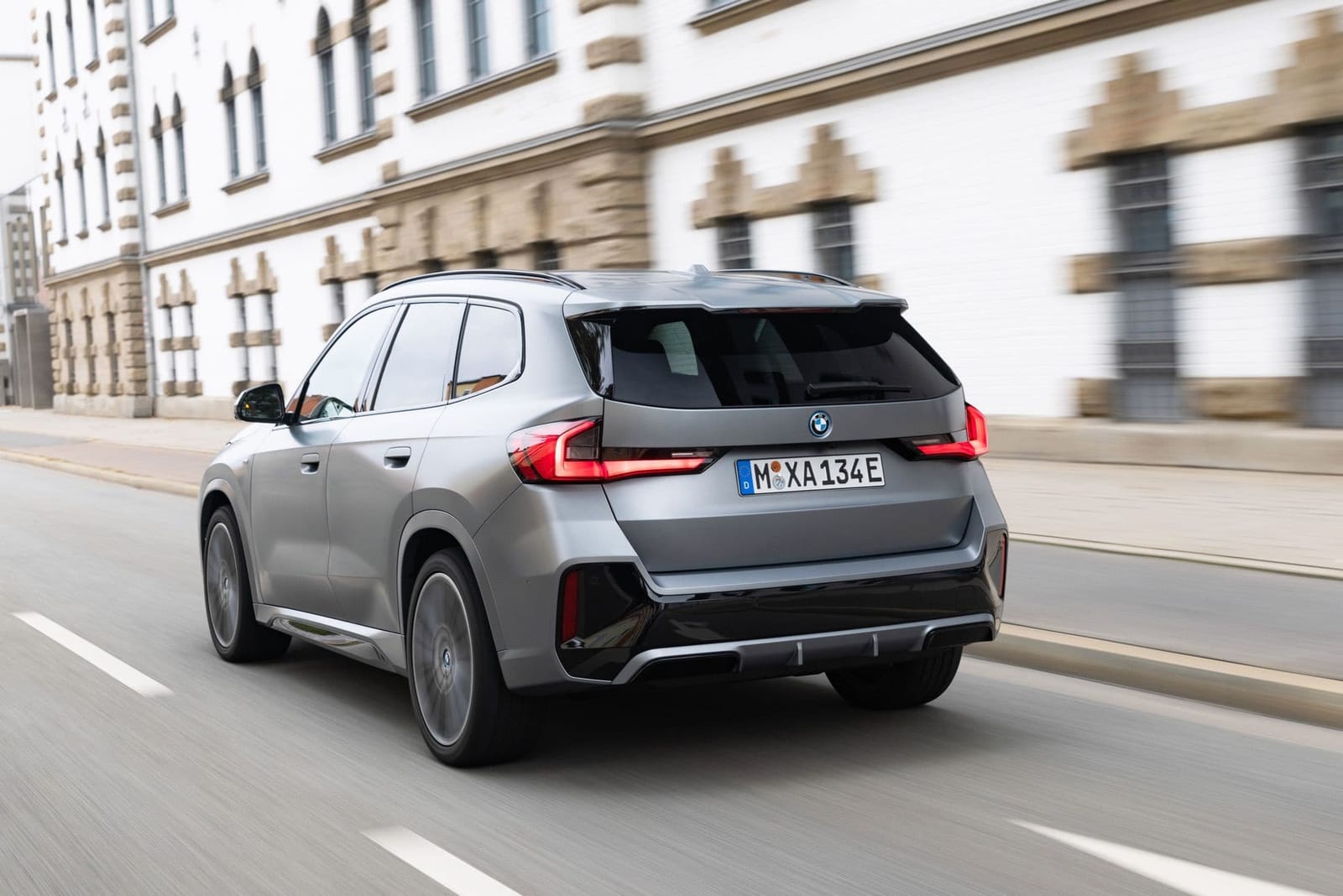 BMW iX1 eDrive20 — снимка 3
