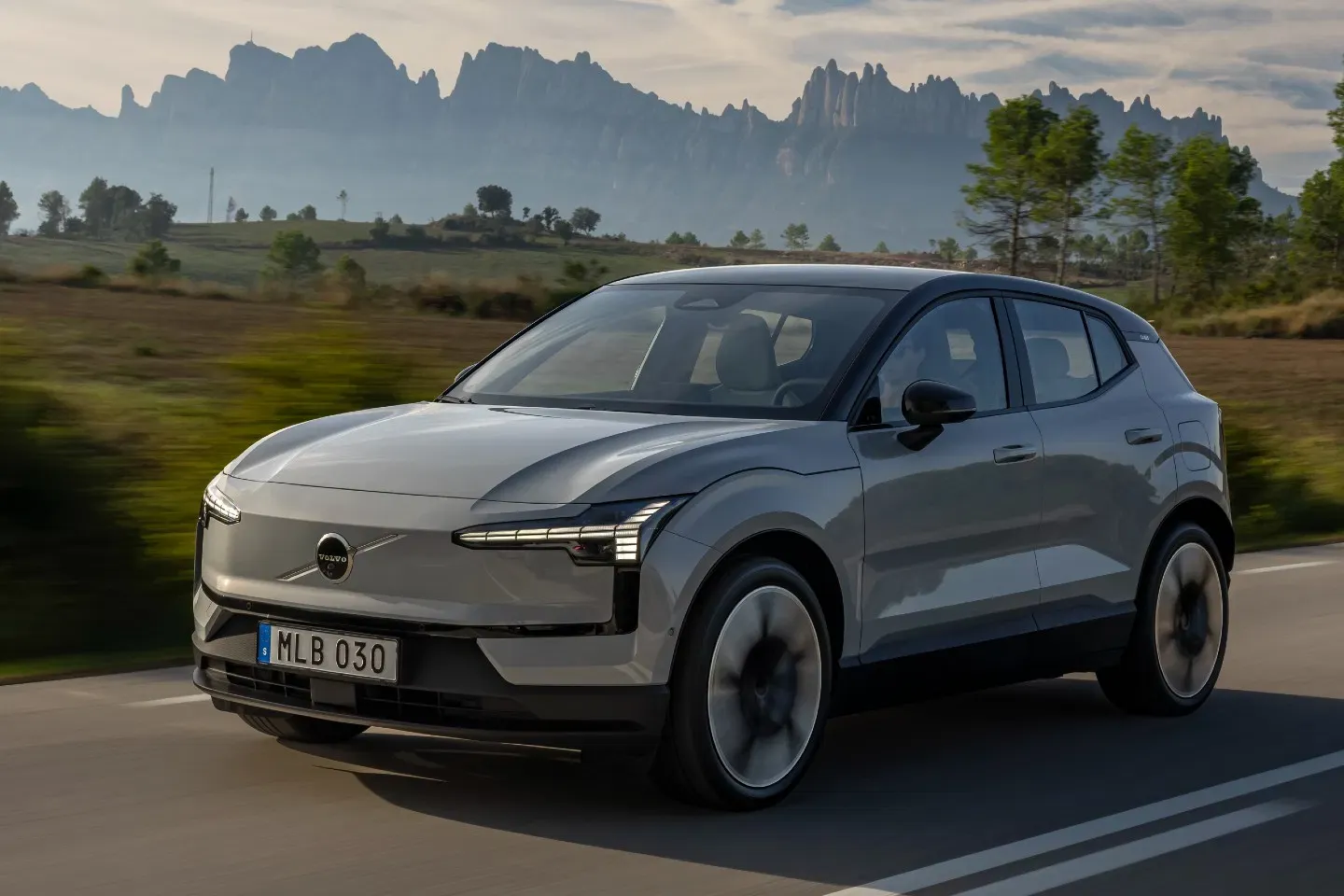 Volvo EX30 Twin Motor Performance — снимка 2